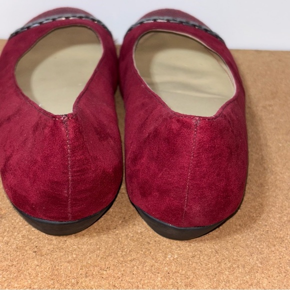 Naturalizer Burgundy Flats Size 8 Embellished Toe Faux Suede - Picture 6 of 7